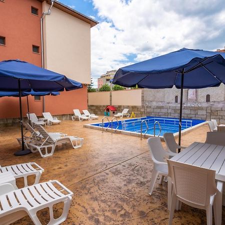 Family Hotel Preslav Екстер'єр фото