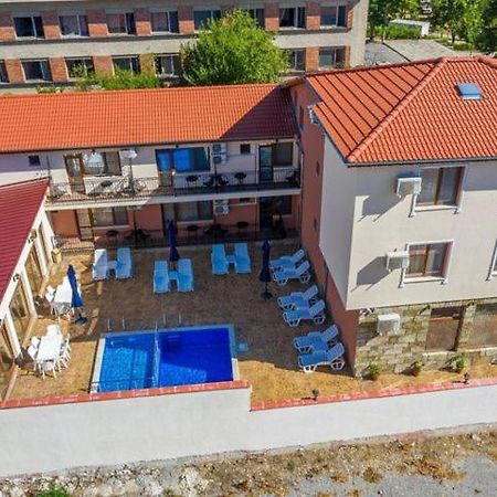 Family Hotel Preslav Екстер'єр фото
