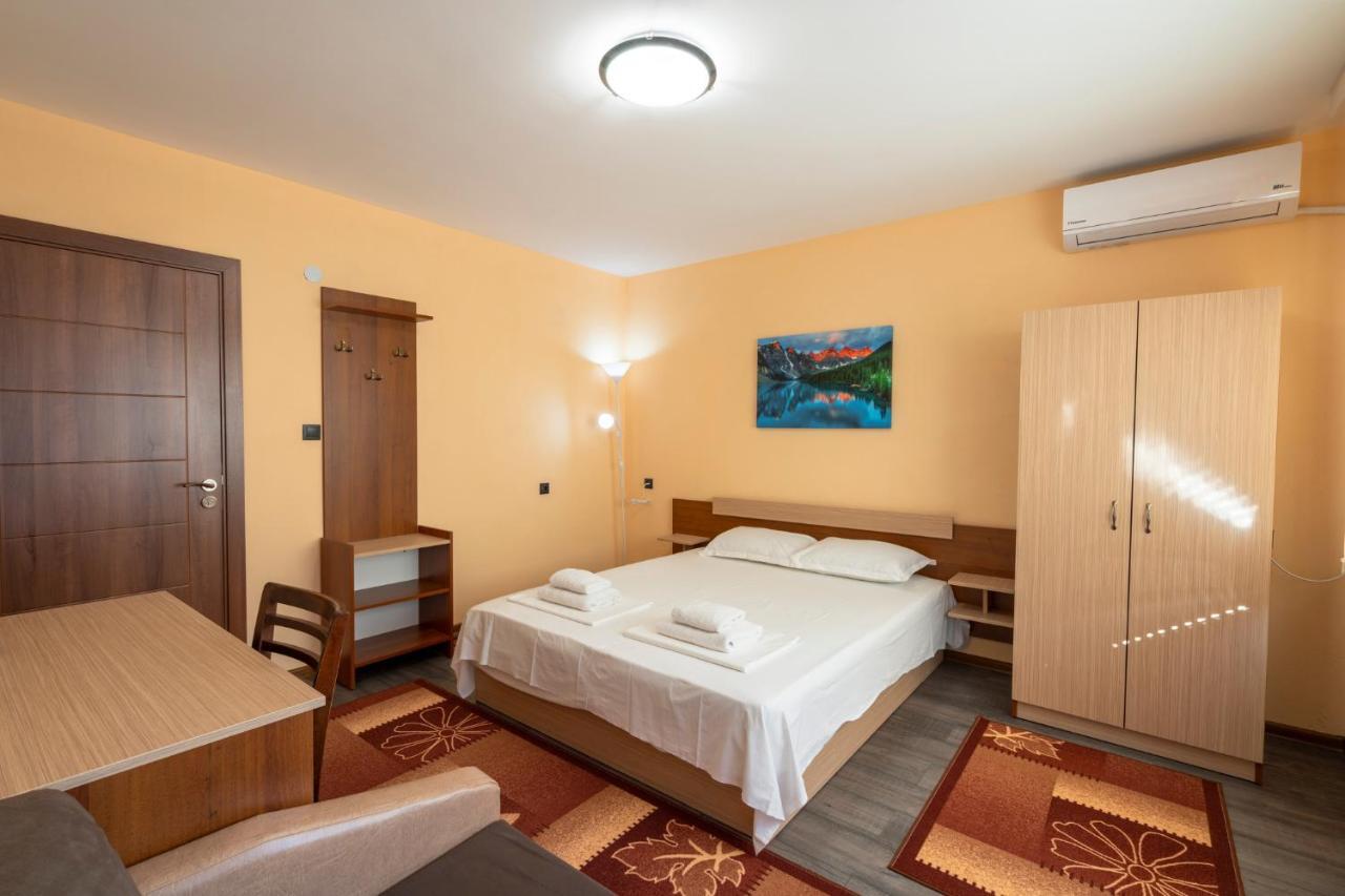 Family Hotel Preslav Екстер'єр фото