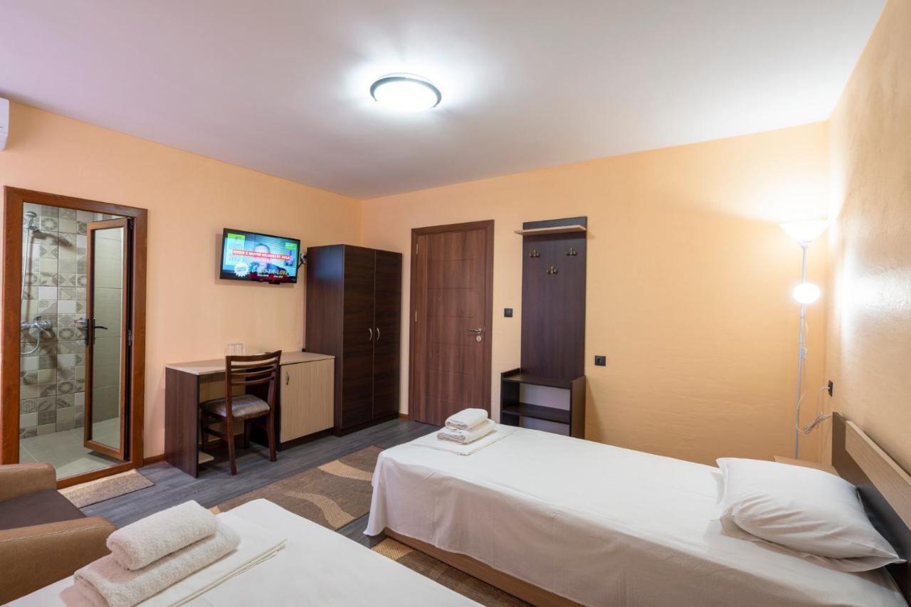 Family Hotel Preslav Екстер'єр фото