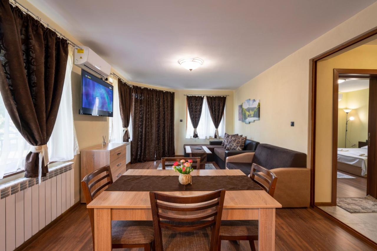 Family Hotel Preslav Екстер'єр фото