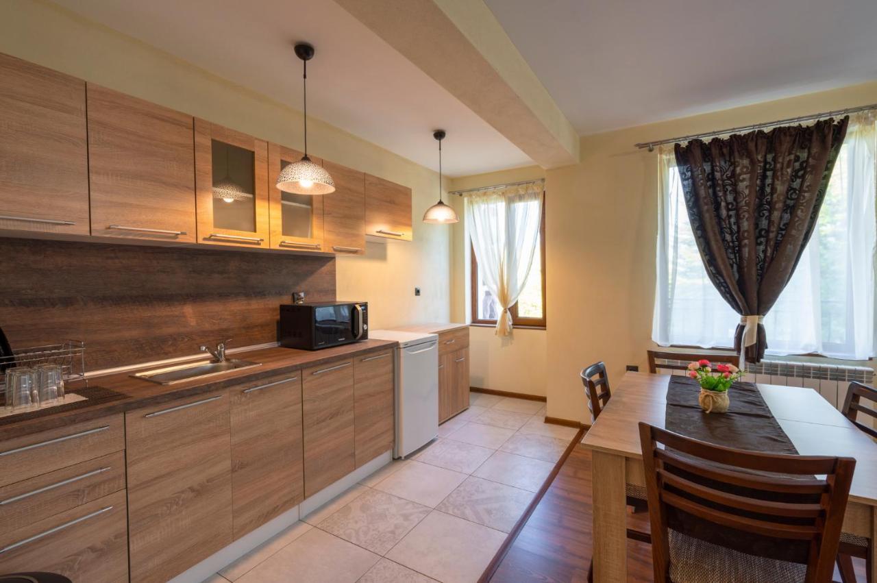 Family Hotel Preslav Екстер'єр фото