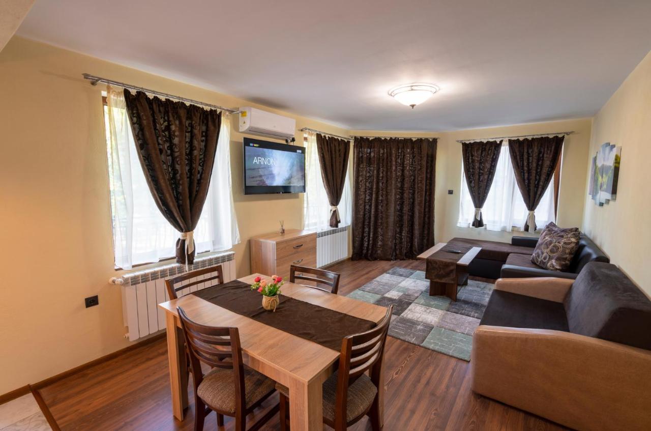 Family Hotel Preslav Екстер'єр фото