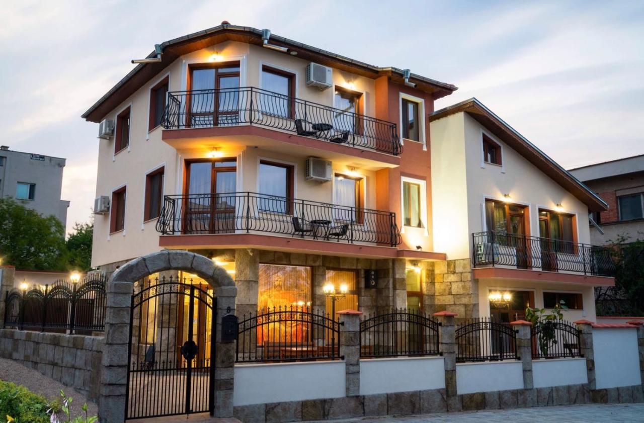 Family Hotel Preslav Екстер'єр фото